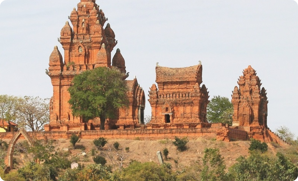 La tour Cham de Poshanu